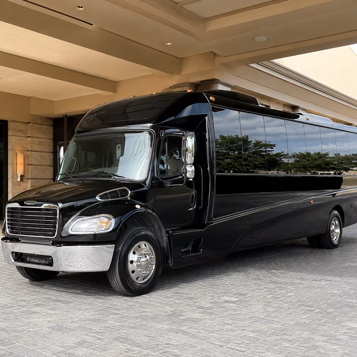 guest shuttles to hawk ridge winery and wedding venues around waterbury